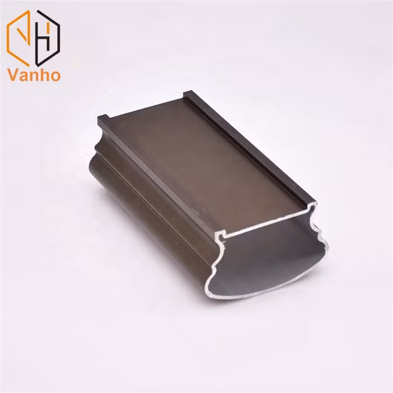 제조 공장에서는 알루미늄 문과 창문용 알루미늄 프로파일을 생산합니다.